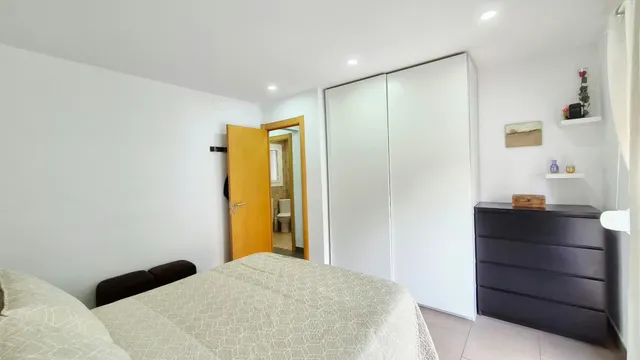 Piso reformado de tres habitaciones — 15