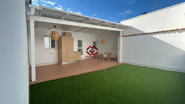 Exclusiva vivienda independiente con piscina privada en el c