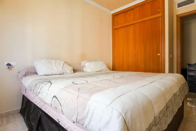 Piso de 2 dormitorios junto al Puerto Deportivo de Guardamar, orientación sur y piscina comunitaria — 6