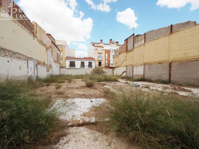 Oportunidad de Inversión: Solar en el Centro de Tomelloso po - foto 5