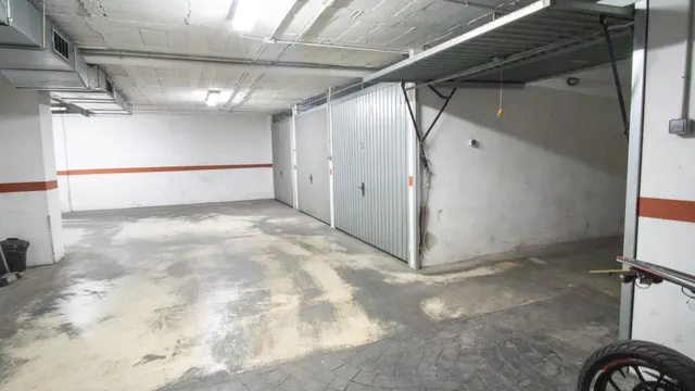 Garaje cerrado bien ubicado en zona Murillo y avd. Madrid de Petrer — 5