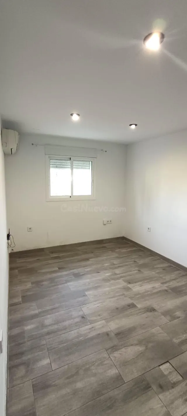 Vivienda con local comercial en Avda. Principal de Brenes (S - foto 2