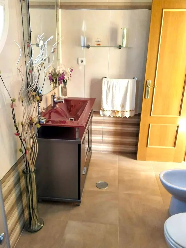 Chalet adosado con piscina y jardín en Urbanización San Luis, Málaga — 14