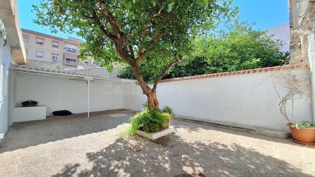 Casa SIN AMUEBLAR de tres dormitorios y patio en Vistabella - foto 3