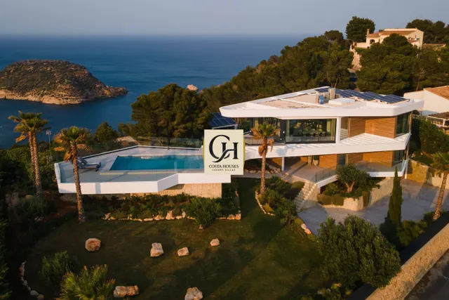 VENTA EN JÁVEA VILLA DE LUJO DE NUEVA CONSTRUCCIÓN FRENTE AL