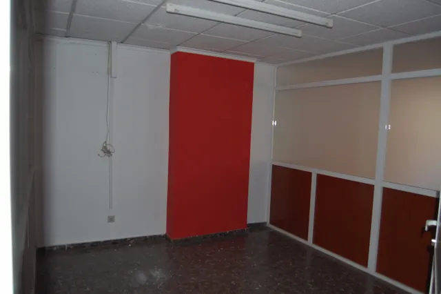 Oportunidad Amplio local en zona Isabel la Católica — 4