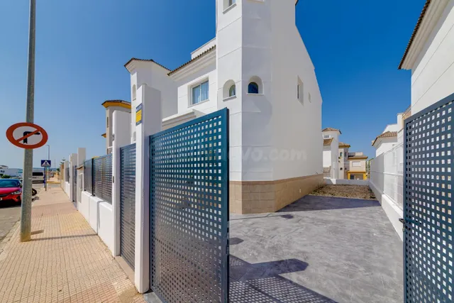 Villa Independiente en San Fulgencio, 3 dormitorios, 3 baños — 5