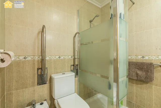 Piso soleado esquina con terraza y piscina comunitaria en El Altet — 23