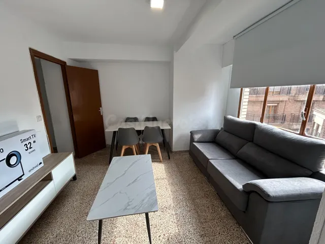 Amplio y Acogedor Piso de 4 habitaciones en el Corazón de la Ciudad — 5