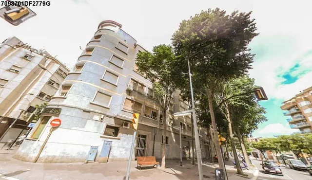 Se vende Piso OKUPADO en Carrilet 68 Hospitalet de Llobregat - foto 4