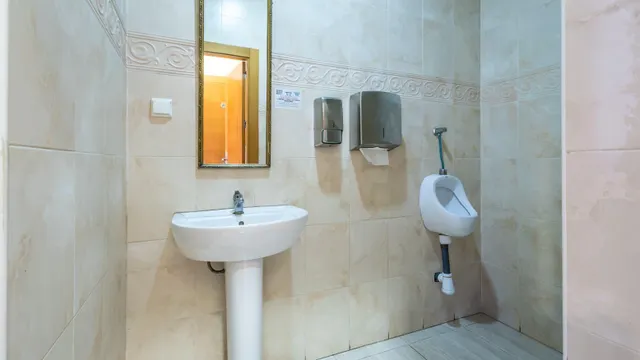 Local comercial listo para restaurante en pleno centro de Torrevieja — 25