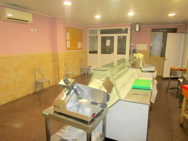 LOCAL COMERCIAL EN ALQUILER EN MOGENTE - foto 2