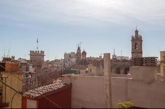 ENCANTADOR ÁTICO EN CENTRO HISTÓRICO VALENCIA — 31