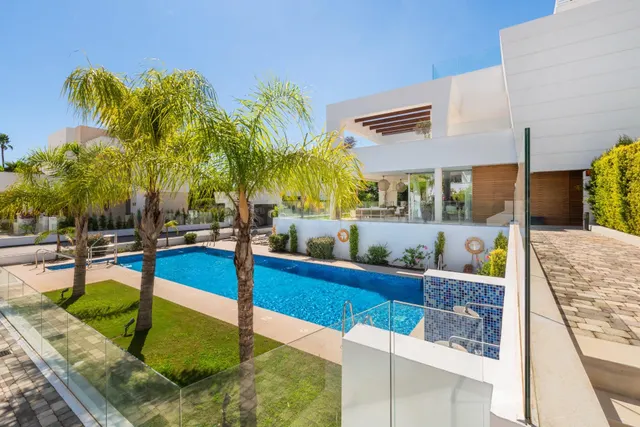 Villa de 4 dormitorios y 3 baños cerca de la playa. San Pedr - foto 2
