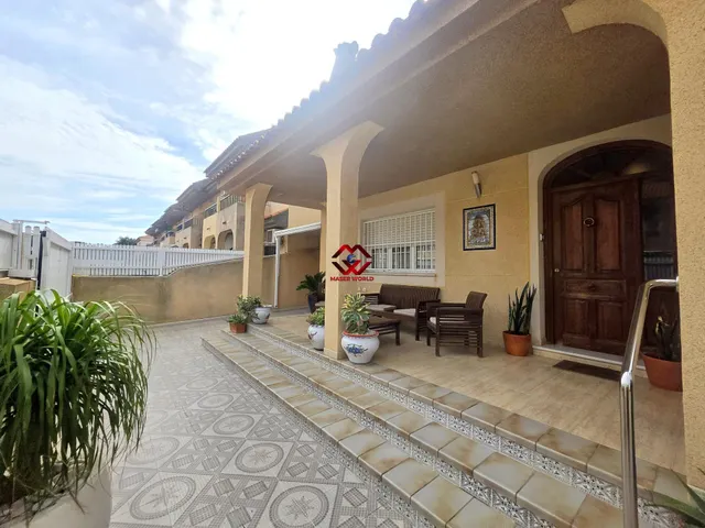 Villa en esquina con piscina privada, garaje a 800 m de la playa en Santiago de la Ribera — 10