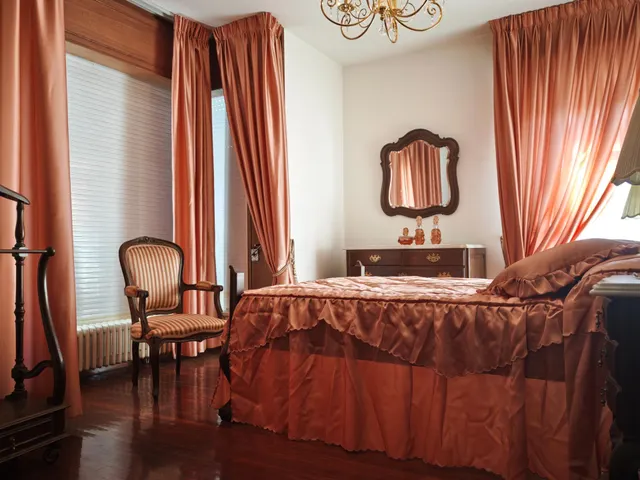 CHALET en perfecto estado conservación, con gran FINCA y a diez minutos del CENTRO de Santiago. — 36