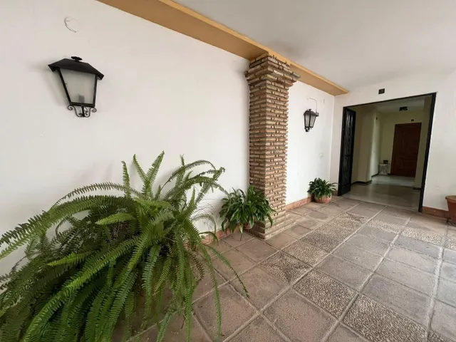 Amplio piso en alquiler en Plaza San Rafael, Córdoba — 35