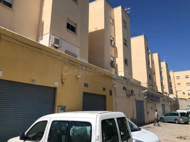 Conjunto de locales en venta en Almería - foto 2