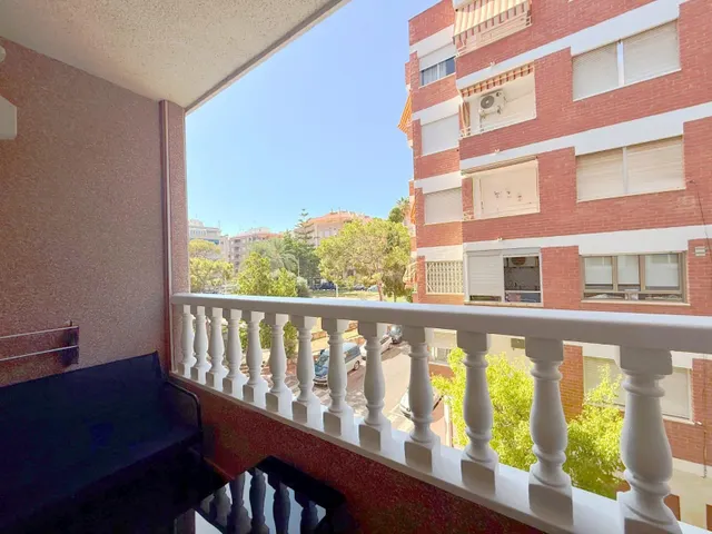 Apartamento reformado de 2 dormitorios a 240 m de la playa — 24