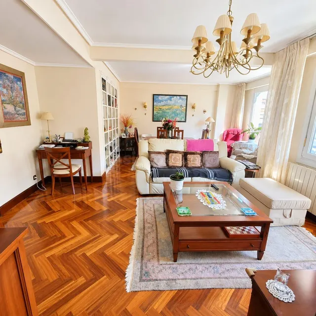 Inmobiliaria indautxu vende en doctor areilza piso exterior con terraza — 2