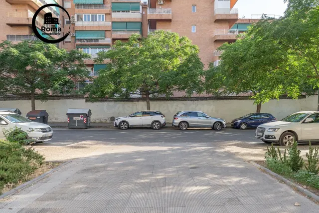 Se vende plaza de garaje en Parque Lagos cerca de Carrefour — 18