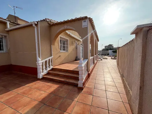 Chalet con piscina y amplias estancias en El Chaparral — 20