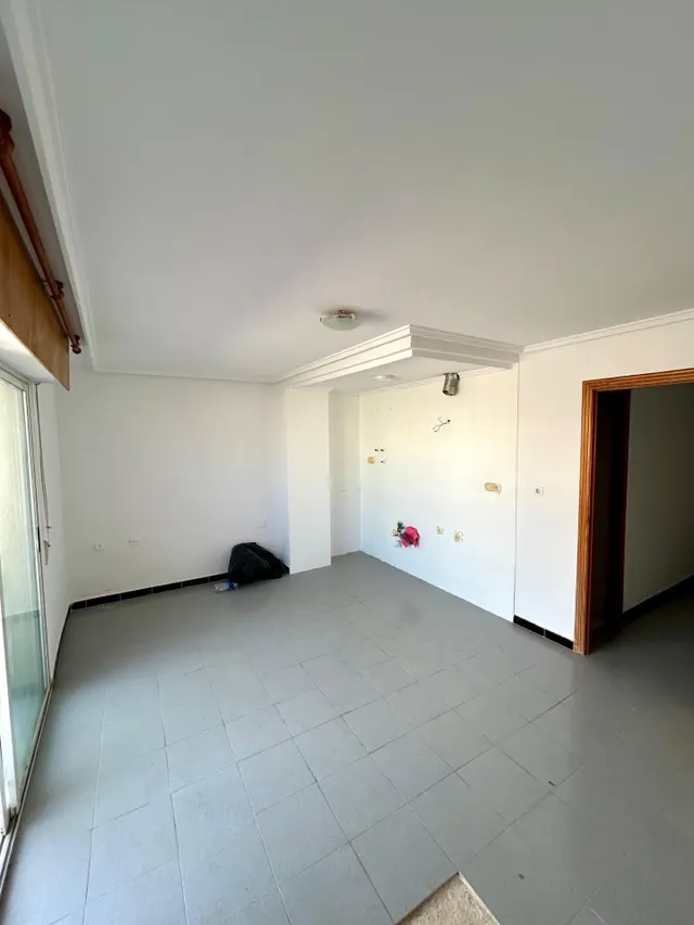 ¡Oportunidad Única! Ático para Reformar en el Centro de Torrevieja con Vistas Despejadas. — 26