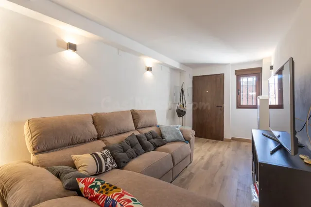 FANTASTICA CASA REFORMADA EN LA CALAHORRA - foto 3
