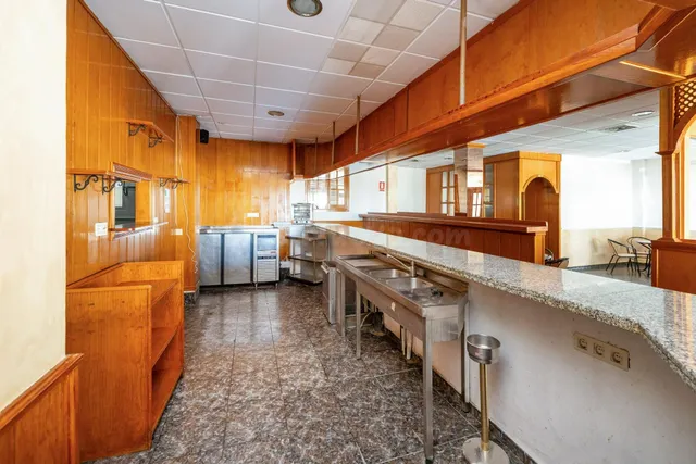 ¡OPORTUNIDAD ÚNICA! Edificio Multifuncional de 900 m2 en Ple