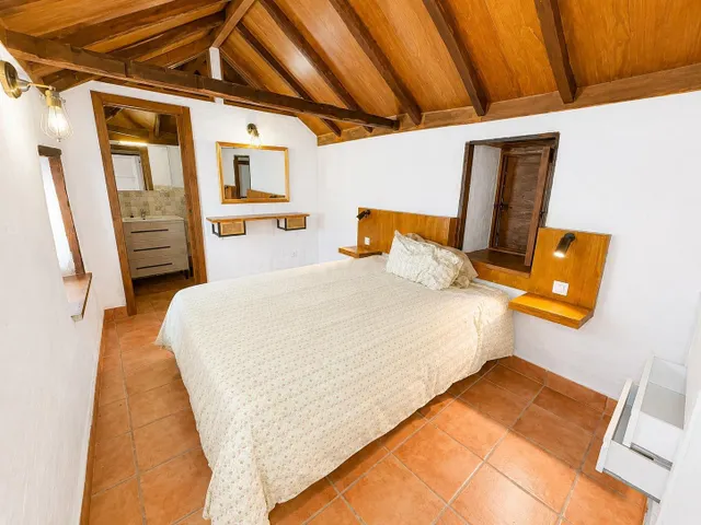 Una joya exclusiva: Casa canaria restaurada con vistas etern - foto 4