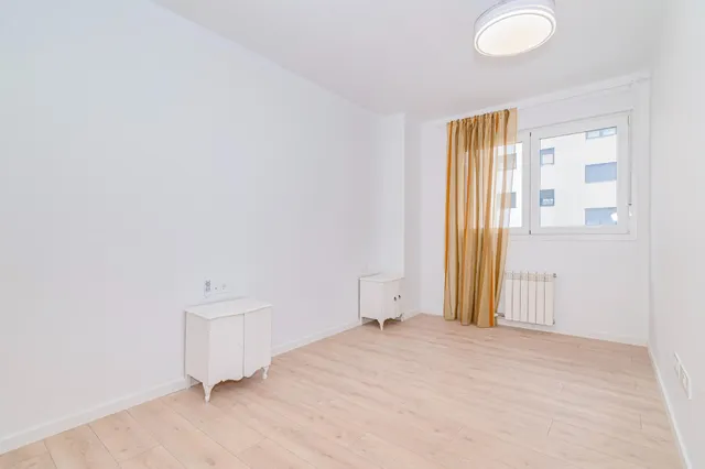 OPORTUNIDAD EN VENTA DE PISO VPO DE 3 DORMITORIOS EN BARRIO ALBAYDA CON PLAZA DE GARAGE Y TRASTERO — 28