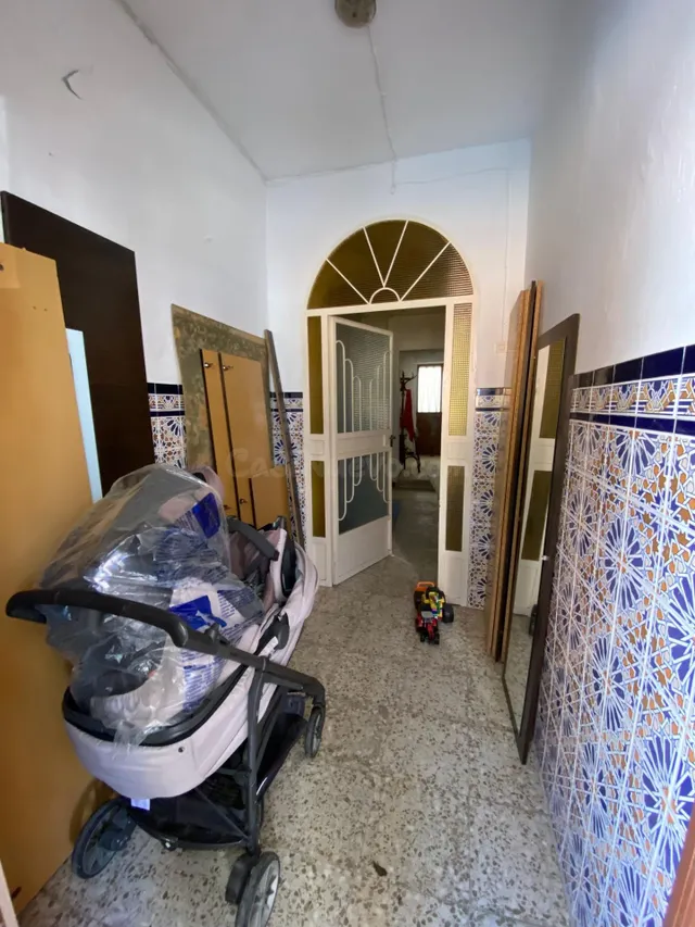 Casa a Reformar con Amplios Espacios y Patios Interiores! - foto 5