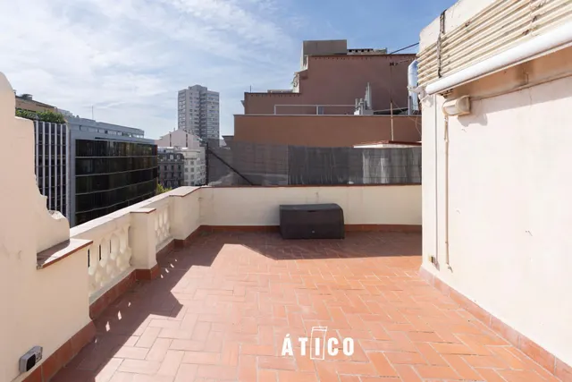 Ático con terraza privada en L'Antiga Esquerra de l'Eixample de Barcelona — 4
