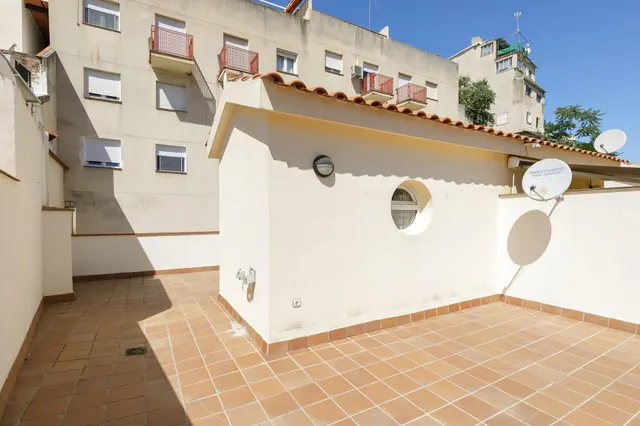 Magnífico adosado con apartamento independiente en Bola de Oro, Granada — 24