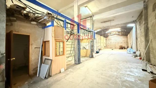 Amplio Local Comercial en el Corazón de Ourense — 2