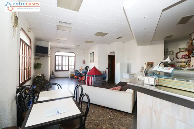 CASA INDEPENDIENTE CON LOCAL — 27