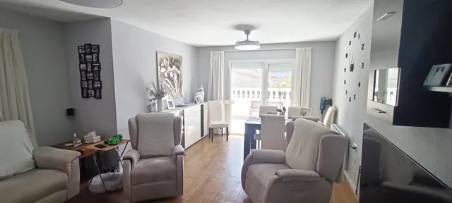 CASA DE 3 PLANTAS CON GARAJE Y PISCINA PRIVADA — 6