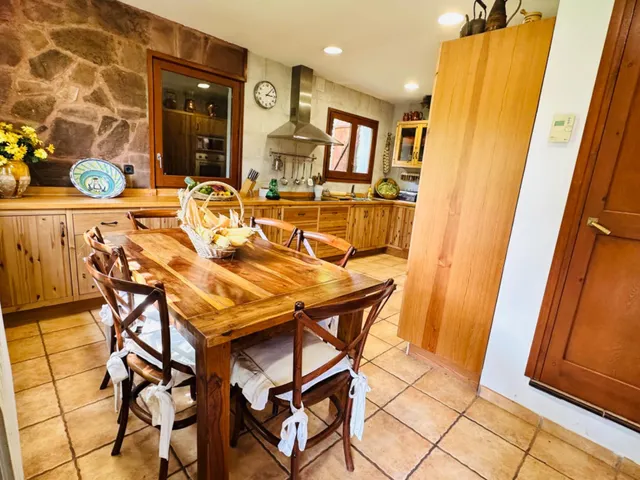 EXCLUSIVA CASA UNIFAMILIAR EN CASTELLVÍ DE ROSANES - GRAN PARCELA, PRIVACIDAD Y ENCANTO NATURAL — 27