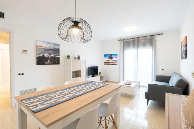 Piso muy céntrico en venta en Deltebre con terraza privada - foto 4
