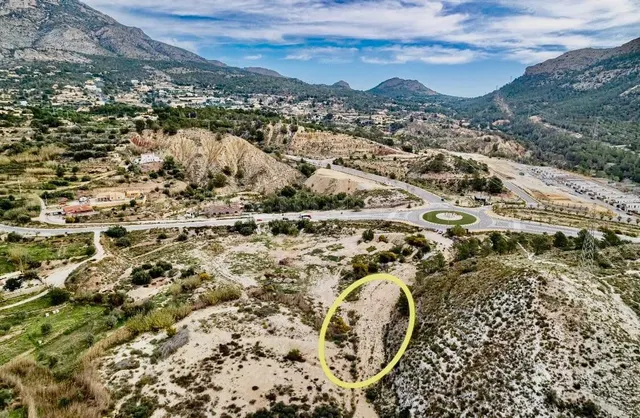 PARCELA DE USO TERCIARIO HOTELERO, COMERCIAL E INDUSTRIAL EN - foto 3