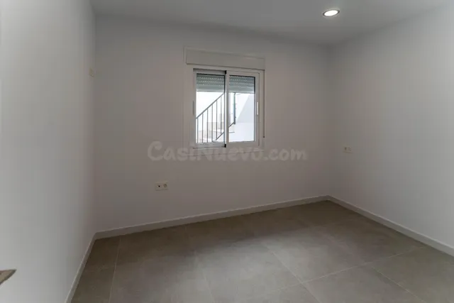 Apartamento en zona céntrica con plaza de parking y amplia t - foto 4