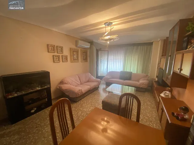 Grupo la Noria VENDE amplio piso SIN ascensor. 4 hab, 2 Baños. Completamente AMUEBLADO y EQUIPADO. — 24