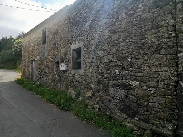 Conjunto de viviendas semirestauradas en Baio — 40