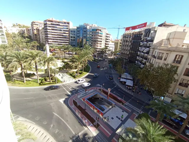 Amplio y Luminoso Piso en el Corazón de Alicante — 6
