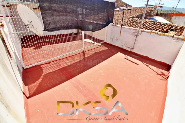 Casa ecónomica para reformar de estilo rústico en Cabanes - foto 3
