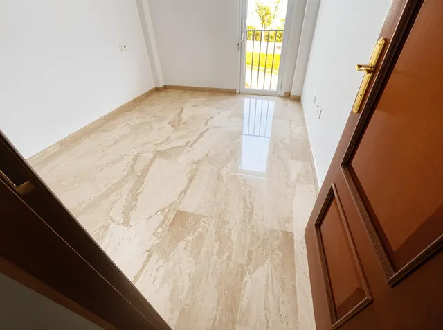 Casa adosada en venta en Utrera – 4 dormitorios, sótano y amplio espacio familiar — 9