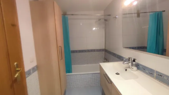 ¡Buscamos al 4.º compañer@ de piso! Habitación amplia junto a la Universidad — 10