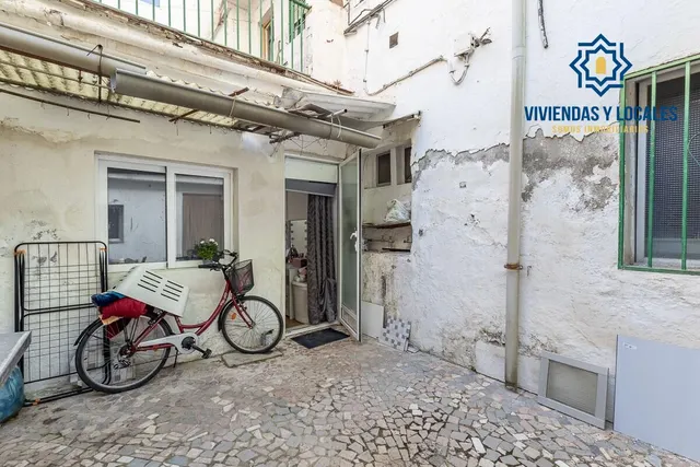 Local adaptado a vivienda en el Zaidin. — 14