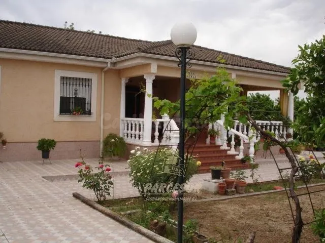 HIPOTECABLE - Parcela de 3.000m2 con casa de 150m2 y piscina