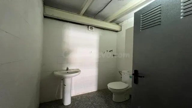 Nave industrial 150m² en venta - Ceuta - foto 3